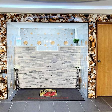 Super 8 By Wyndham Peoria Motel Екстериор снимка