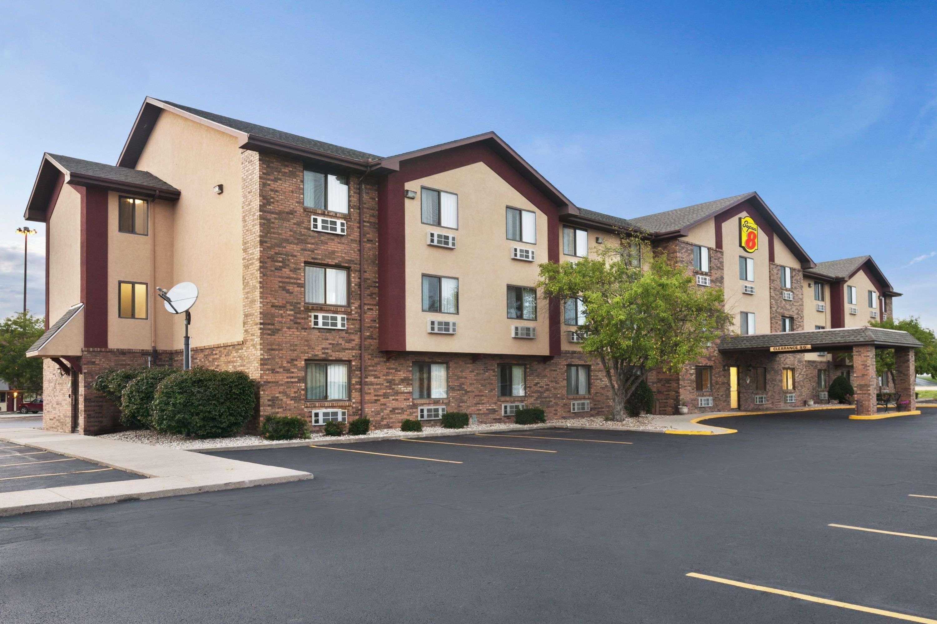 Super 8 By Wyndham Peoria Motel Екстериор снимка