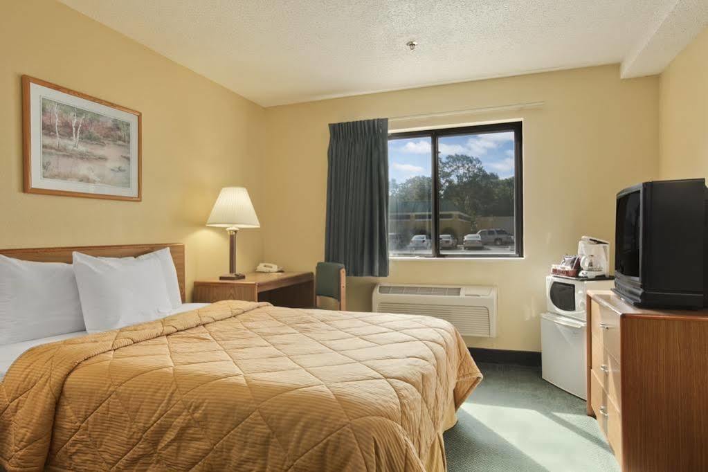 Super 8 By Wyndham Peoria Motel Екстериор снимка
